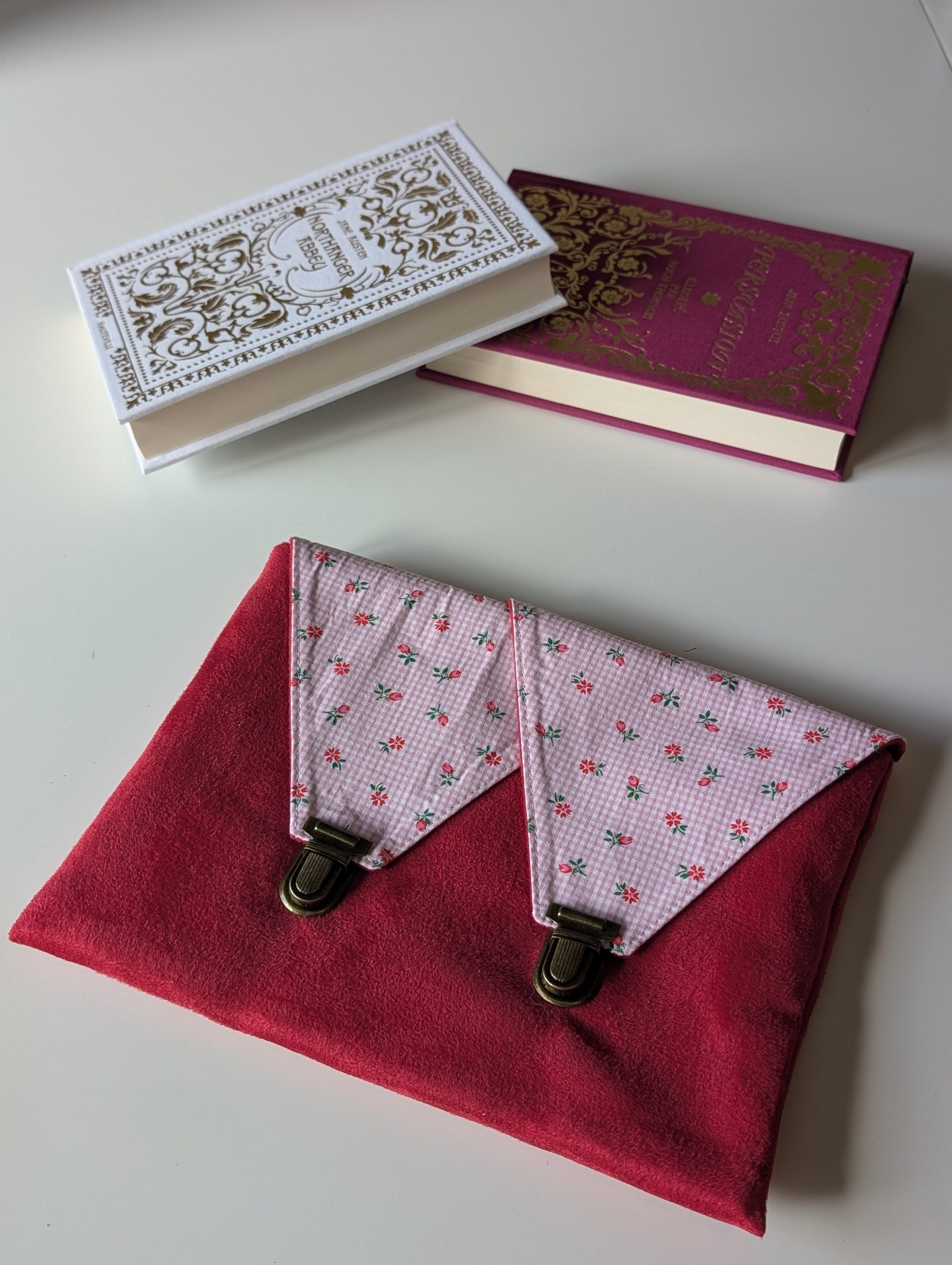 Sac-Pochette 2-en-1 — Suédine Rouge Passion & Vichy Fleuri – Image 3