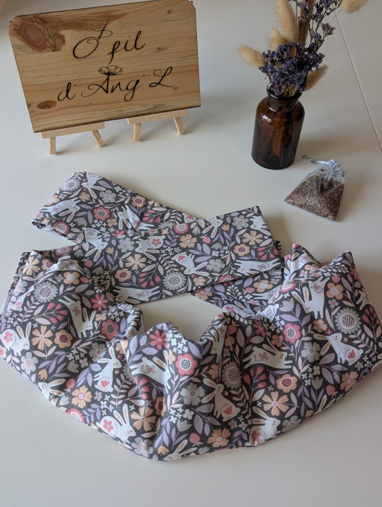 Ceinture Bouillotte Graines de Lin - Motif Lapins & Fleurs de Printemps