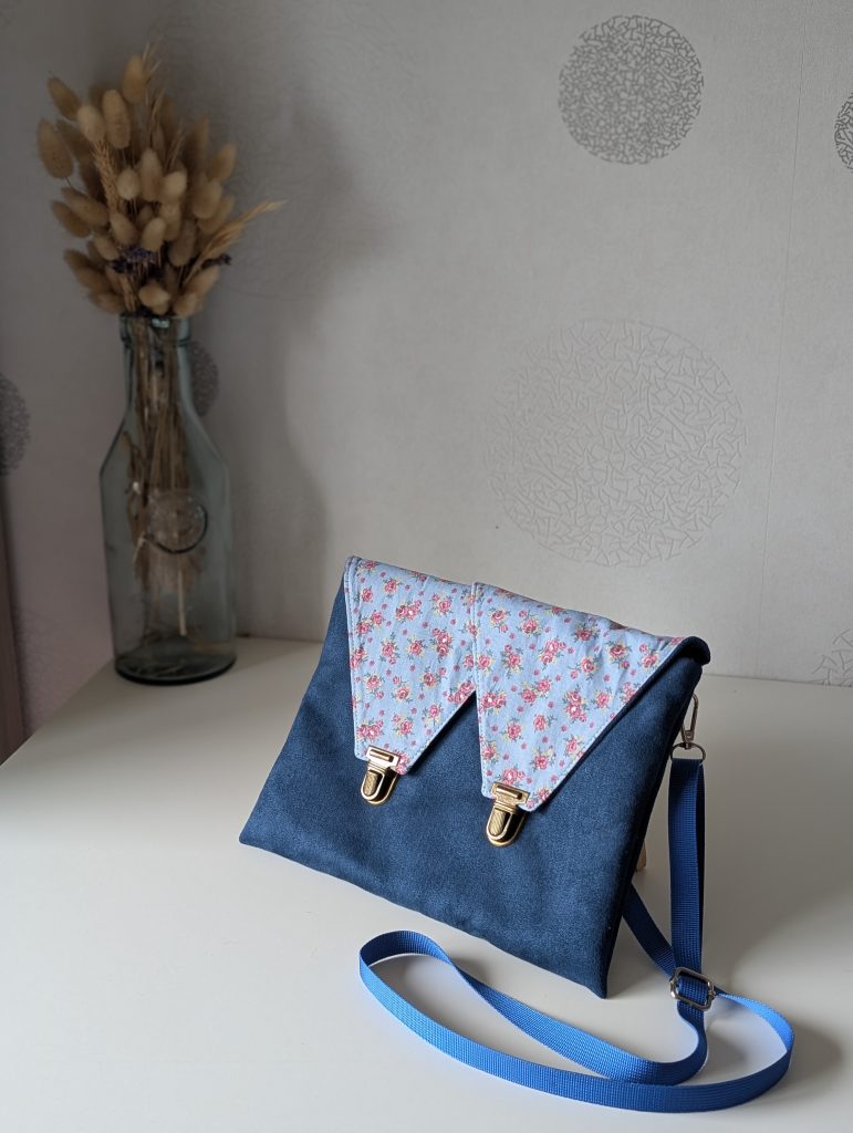 Sac-Pochette "L'Élégante" - Bleu Marine & Fleurs Roses