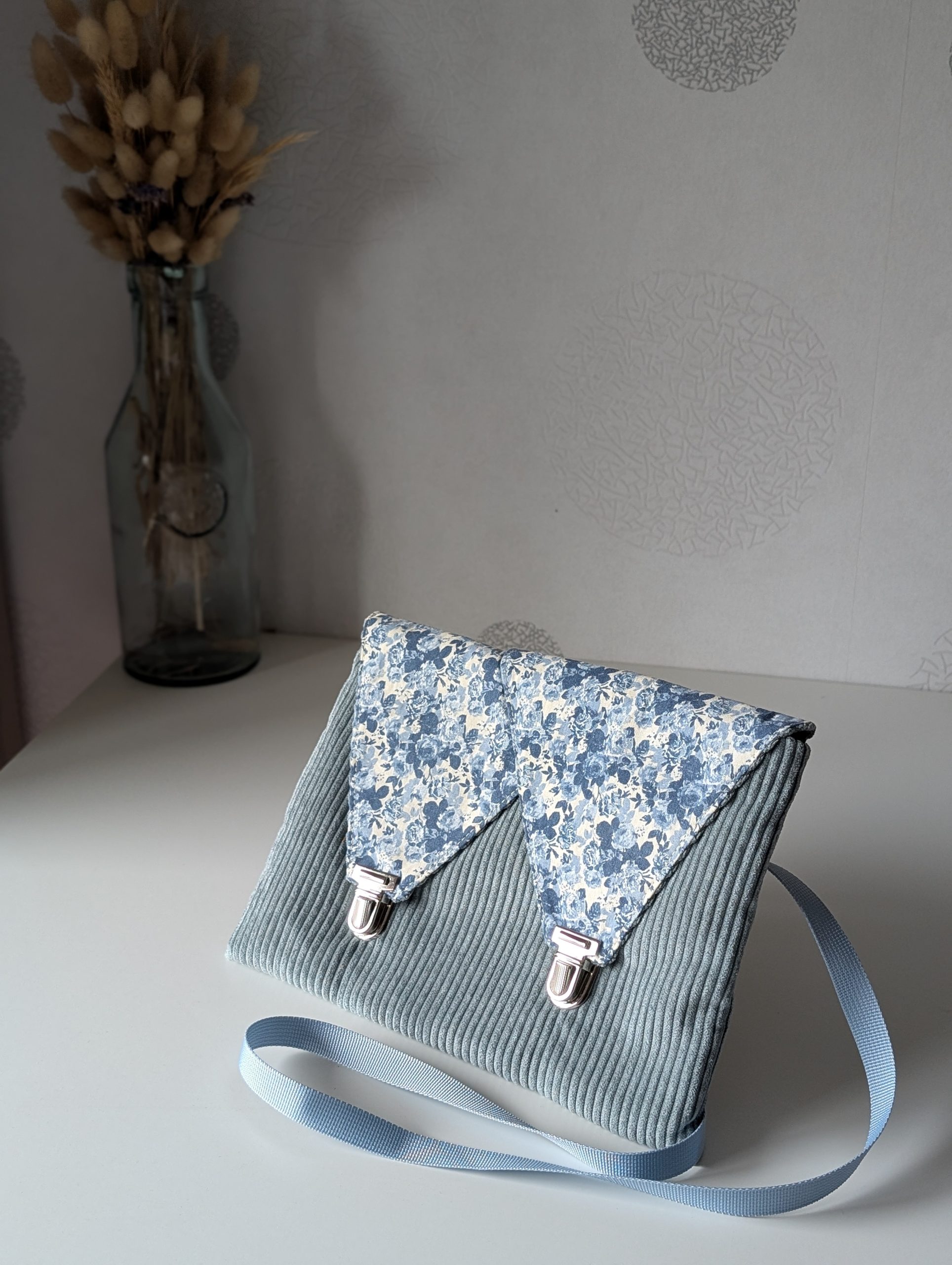 Sac-Pochette 2-en-1 - Velours Vert Sauge & Fleurs Bleues