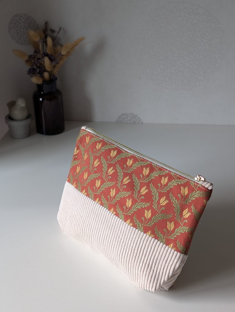Pochette Zippée - Velours Écru & Jacquard Floral