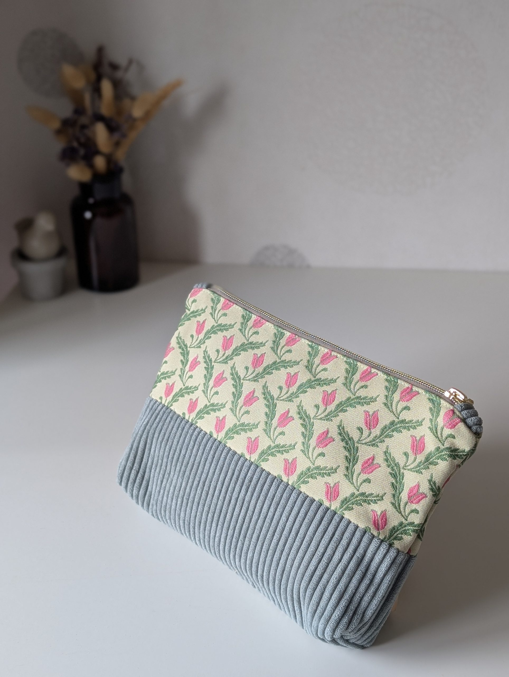 Pochette Zippée - Velours Brume & Éclosion Rose
