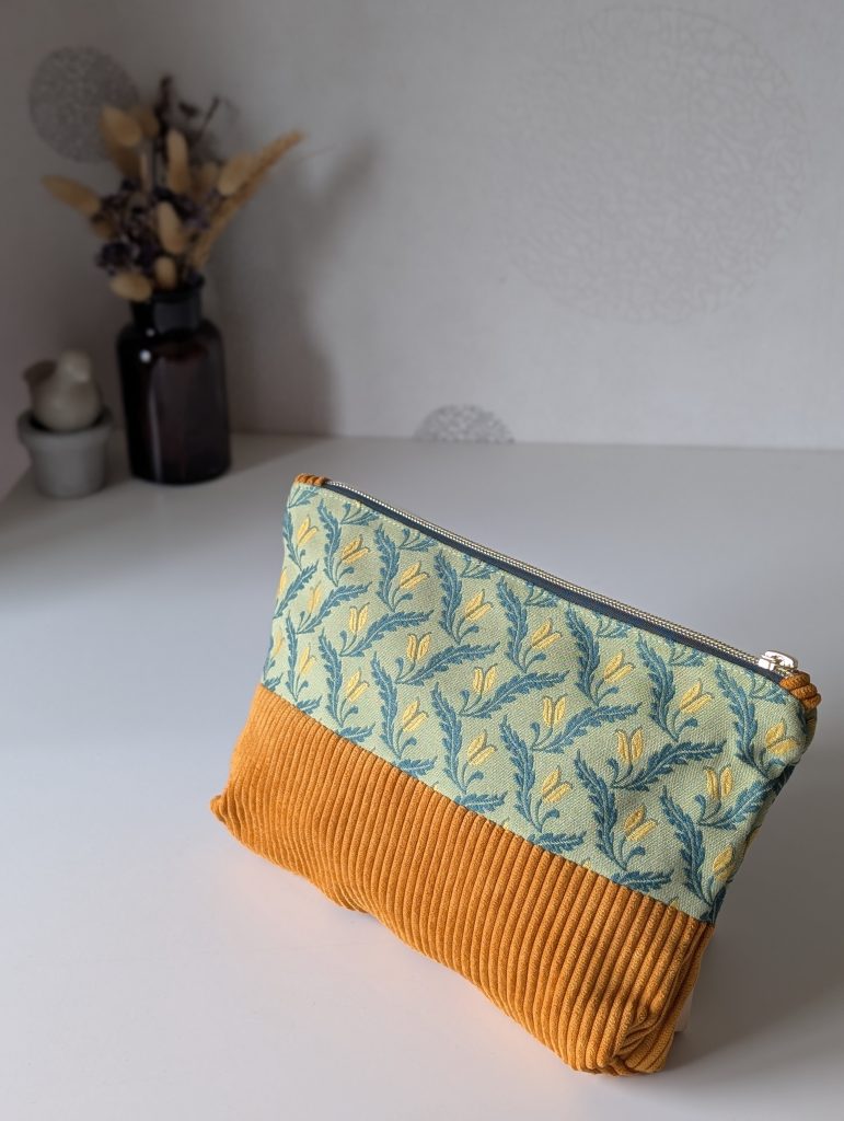Pochette Zippée - Velours Moutarde & Tulipes Azur