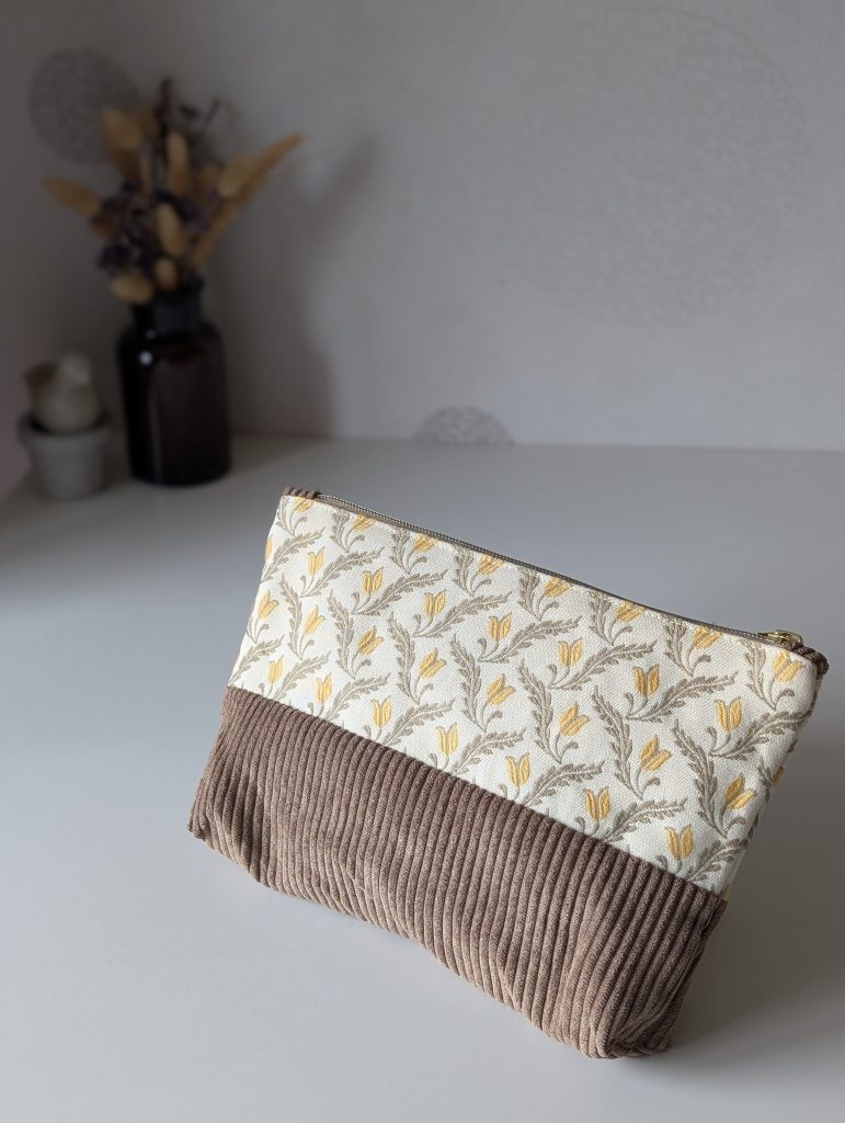 Pochette Zippée - Velours Taupe & Tulipes Dorées